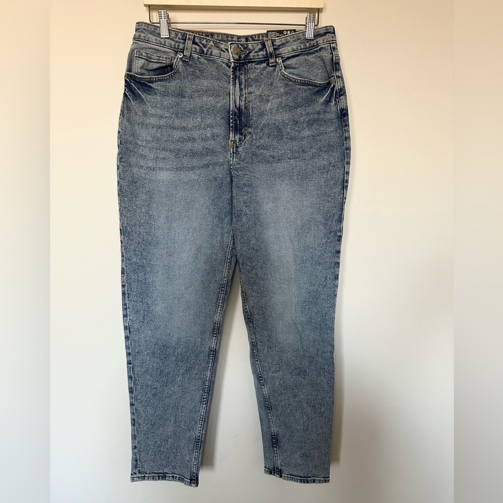 Loose Mom Fit High Waist Straight Leg Jeans in Washed Blue